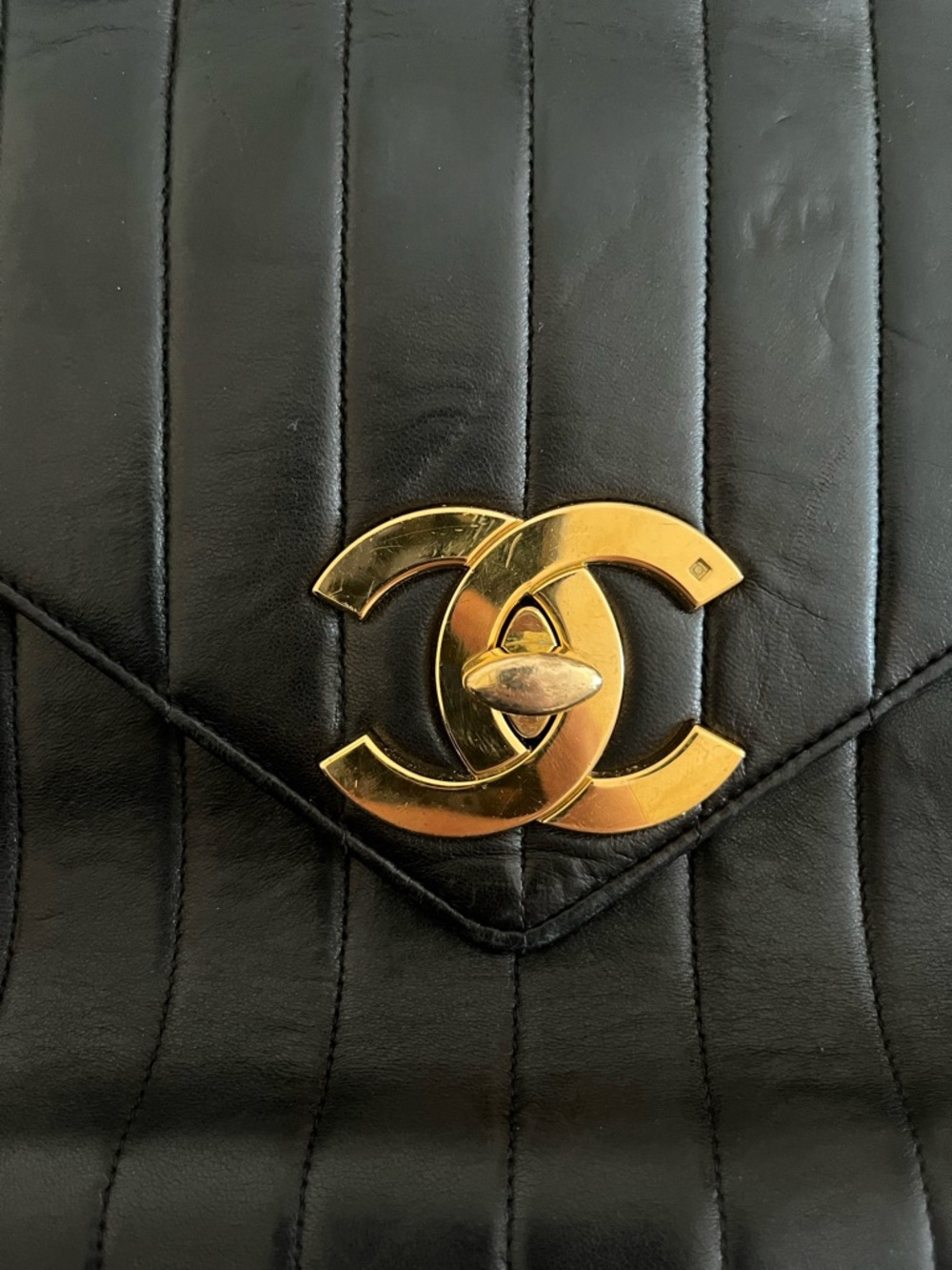 CHANEL Black Quilted Leather Shoulder Bag with Gold CC Emblem - Picture 11 of 15